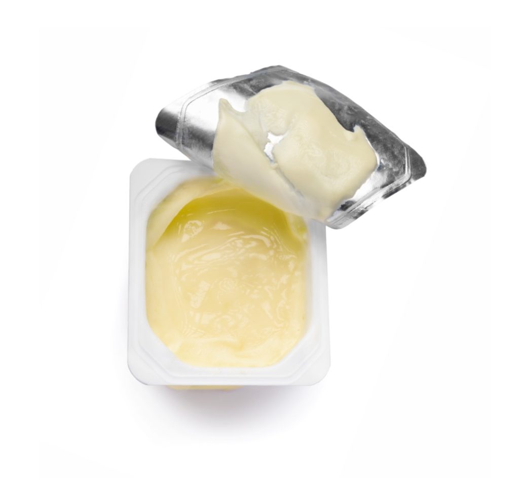 Pudding with a peelable lid